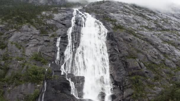 Водопад Лангфосс Норвегии — стоковое видео