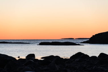 Öğleden sonra sahil tarafından