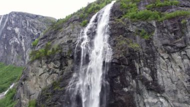 Norveç'in Batı şelaleler