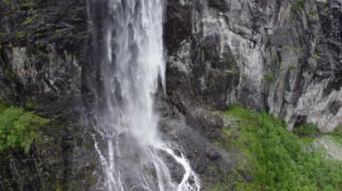 Norveç'in Batı şelaleler