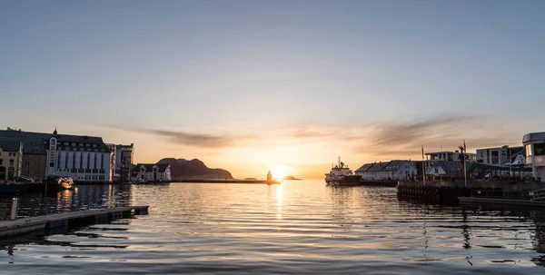 挪威 Aalesund 镇的日落 — 图库照片