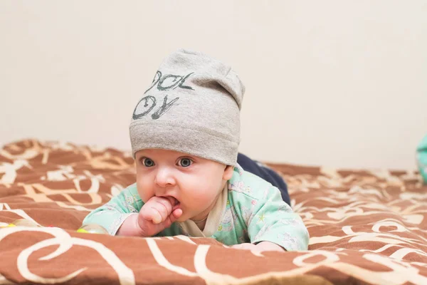 Dientes de bebé se cortan — Foto de Stock