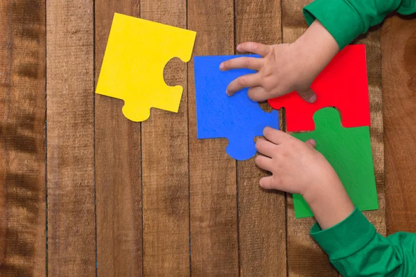 Les Mains Des Enfants Collectionnent Des Puzzles Concept Autisme — Photo