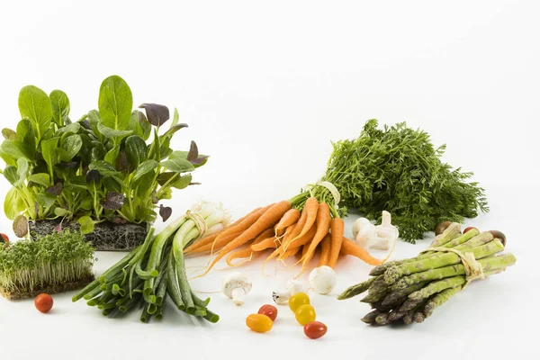 Campuran sayuran terhadap latar belakang putih — Stok Foto