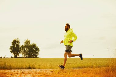 Sakallı adam çalıştıran