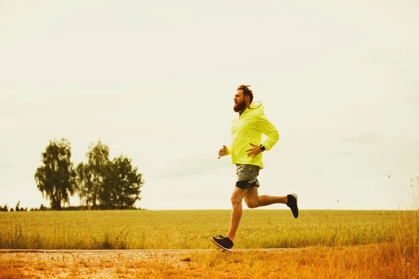 Sakallı adam çalıştıran