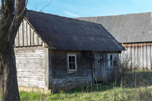 Oud verlaten huis — Stockfoto