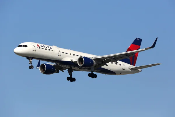 Delta levegő vonalak Boeing 757-200 repülőgép — Stock Fotó