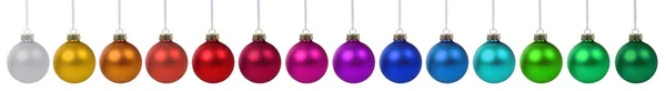 Bolas de Natal baubles decoração colorida em uma fileira isolada em — Fotografia de Stock