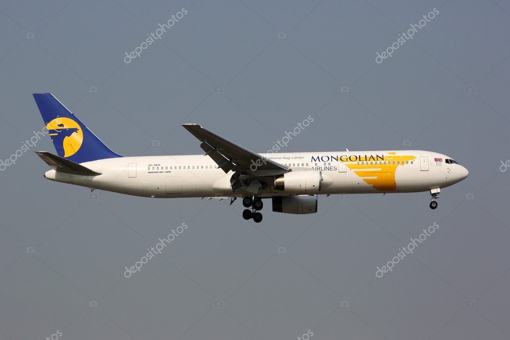Miat モンゴル航空のボーイング 767-300 航空機 — ストック編集 Miat モンゴル航空のボーイング 767-300 航空機 — ストック編集