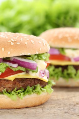 Çizburger hamburger closeup biftek domates marul ch kadar kapatın
