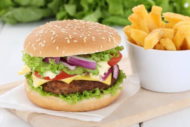 Çizburger hamburger patates kızartması ile