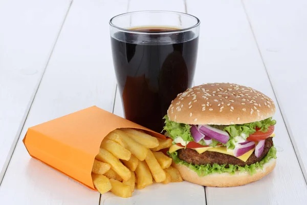 Cheeseburger hambúrguer e batatas fritas refeição menu combo cola — Fotografia de Stock