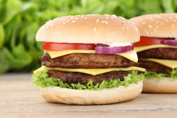Çift peynirli burger hamburger taze hamburger domates peynir