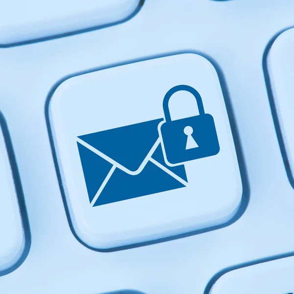 Envio de e-mail criptografado proteção segura correio internet on-line — Fotografia de Stock