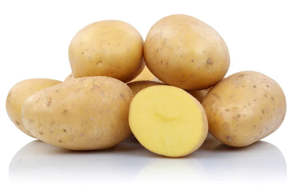 Ziemniaki, pokrojone świeże warzywa na białym tle — Zdjęcie stockowe