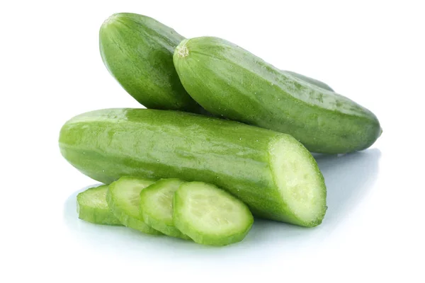 Komkommers komkommer gesneden segment plantaardige geïsoleerd — Stockfoto