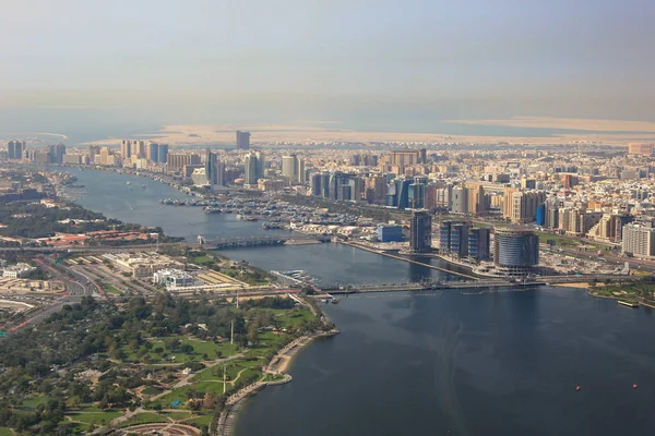 Dubai Creek yüzen köprü havadan görünümü fotoğraf