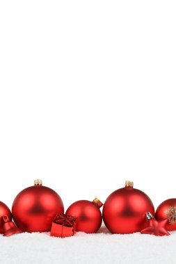 Noel topları kırmızı dekorasyon dikey biçim kar kış Isola