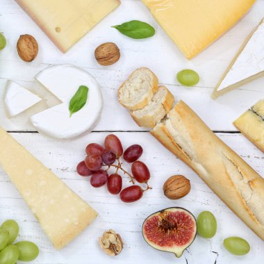 Peynir kurulu tabağı tabak İsviçre ekmek Camembert kare üst görüntüleme