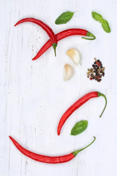 Peperoncini piccanti rossi peperoncino cottura ingredienti formato verticale — Foto Stock