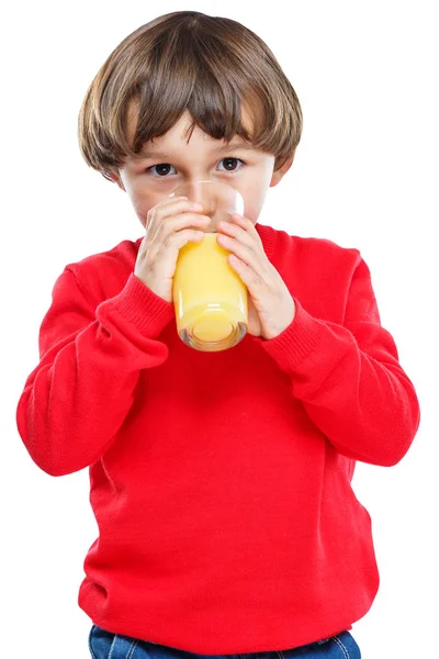 Ребенок пьет апельсиновый сок здорового питания формат портрета я — стоковое фото
