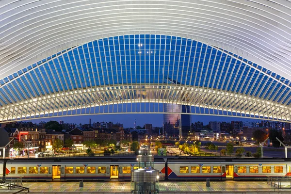 Lieja Guillemins estación de tren trenes Santiago Calatrava —  Fotos de Stock