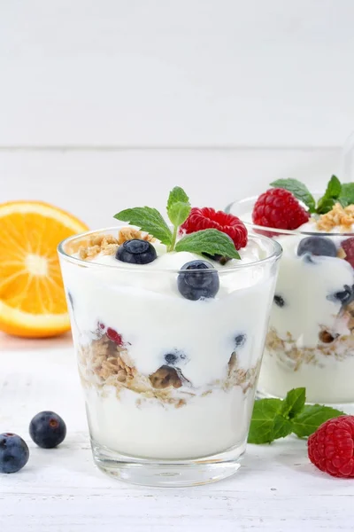 Berry yogurt yoghurt with berries fruits cup muesli portrait for — Stock Photo, Image