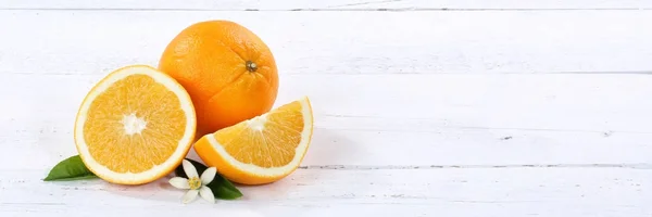 Orange Oranges Fruits Fruits Bannière Copyspace Sur Une Planche Bois — Photo