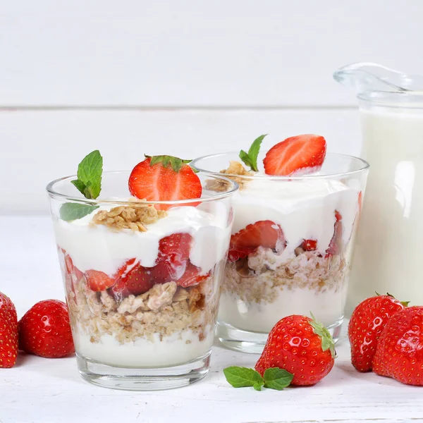 Aardbei Yoghurt Yoghurt Aardbeien Vruchten Vierkante Ontbijt Eten — Stockfoto