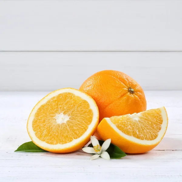 Oranges Fraîches Fruits Fruits Fruits Carré Copyspace Sur Une Planche — Photo