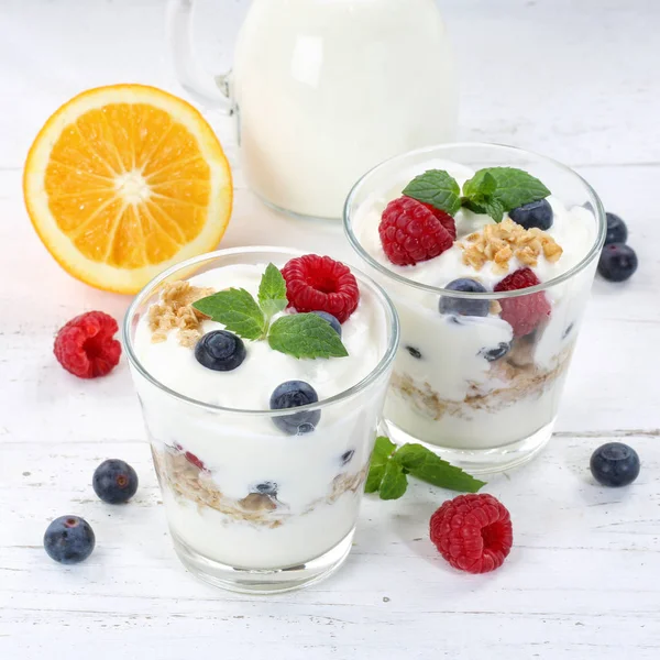 Berry yogurt yoghurt with berries fruits cup muesli square break — Stock Photo, Image