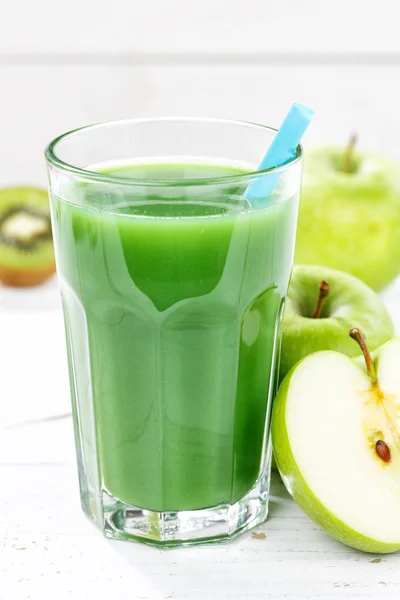 Succo di frullato verde mela kiwi spinaci vetro formato verticale fr — Foto Stock