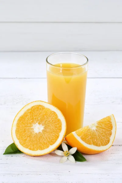 Orange jus oranges copyspace portrait format fruits fruits — Photo