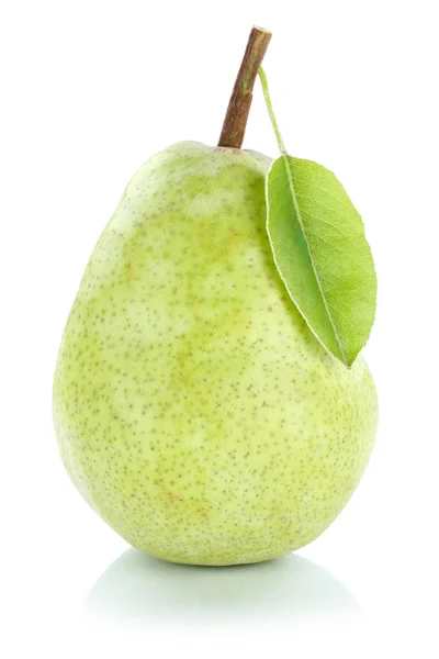 Pera frutta fresca verde isolato su bianco — Foto Stock