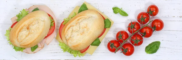 Бутербродний багет з шинкою та сиром зверху банер на вусі — стокове фото
