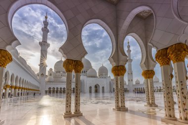 Abu Dhabi Şeyh Zayed Ulu Camii günbatımı sütunları Birleşik Arap E
