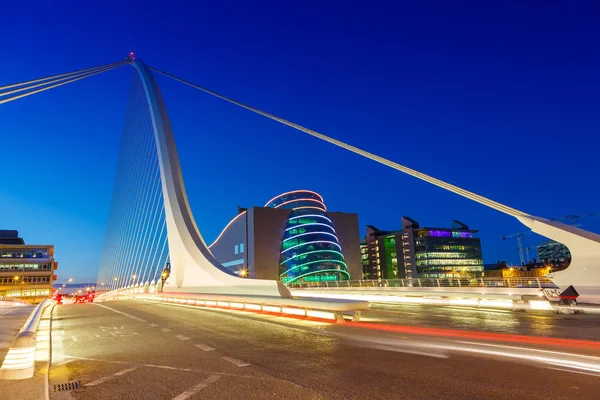 Dublin İrlanda Samuel Beckett köprü alacakaranlık — Stok fotoğraf