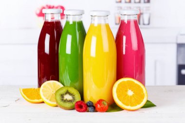 Şişe meyve suyu güler yüzlü smoothies