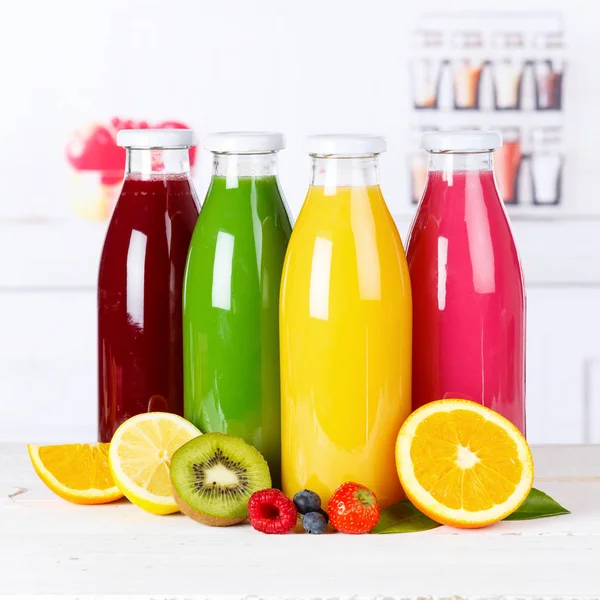 Meyve suyu güler yüzlü smoothies şişe kare — Stok fotoğraf