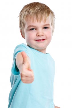 Çocuk çocuk genç gülümseyen küçük çocuk başarı üzerinde izole thumbs up