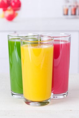 Suyu güler yüzlü smoothies meyve meyve portre biçimi sağlıklı ea