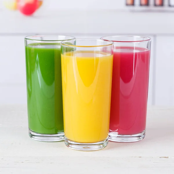 Kare sağlıklı beslenme suyu güler yüzlü smoothies meyve meyve — Stok fotoğraf