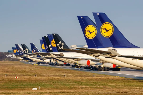 Frankfurt Deutschland April 2020 Endstücke Abgestellter Lufthansa Flugzeuge Während Coronavirus — Stockfoto