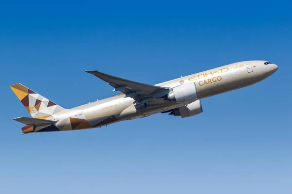 德国法兰克福 2020年4月7日 Etihad Cargo Boeing 777F飞机在德国法兰克福机场 Fra 波音公司是一家总部设在芝加哥的美国飞机制造商 — 图库照片