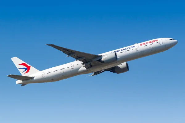 Φρανκφούρτη Γερμανία Απριλίου 2020 Κίνα Eastern Airlines Boeing 777 300Er — Φωτογραφία Αρχείου