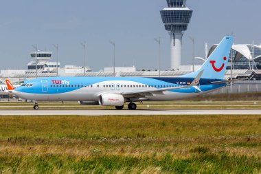 Münih, Almanya 20 Temmuz 2019 TUIfly Boeing 737-800 uçağı Münih havaalanında (MUC). Boeing, merkezi Chicago 'da bulunan bir Amerikan uçak üreticisi..