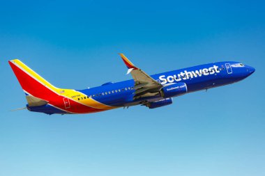 Phoenix, Arizona 8 Nisan 2019 Güneybatı Havayolları Boeing 737-800 uçağı, Phoenix Sky Harbor Havalimanı 'nda (PHX). Boeing, merkezi Chicago 'da bulunan bir Amerikan uçak üreticisi..