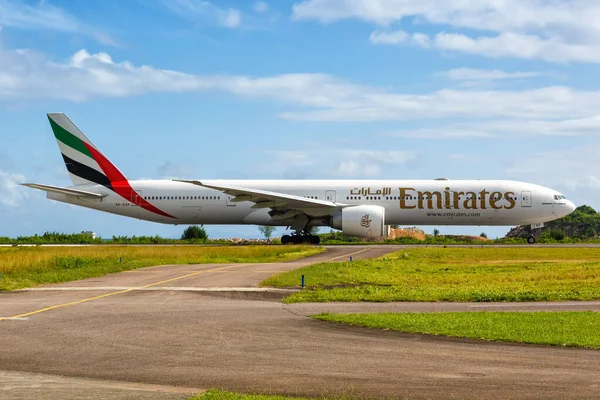 Mahe Seychelles Fevereiro 2020 Avião Emirates Boeing 777 300Er Aeroporto — Fotografia de Stock