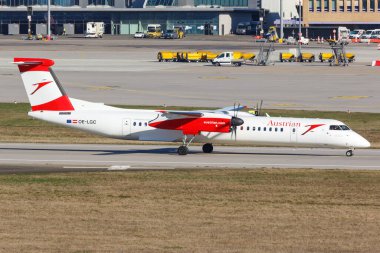Stuttgart, Almanya 21 Mart 2019 Avusturya Hava Yolları Bombardıman uçağı DHC-8-400 Almanya 'daki Stuttgart havaalanında (STR).